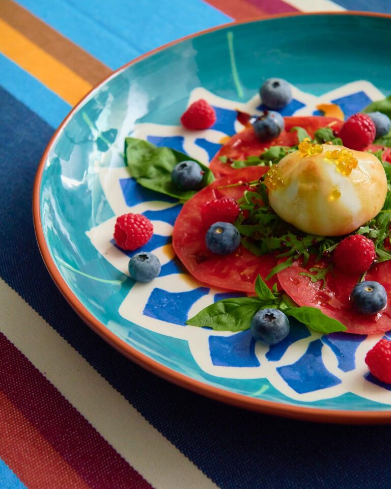 Burrata de Puglia con tomate Mar Azul y aceto balsámico. ð¿ð La cremosidad de la burrata se une a la intensidad del tomate y el toque justo de aceto para un bocado fresco, equilibrado y lleno de sabor. ¡Un clásico reinventado!

#eneldocatering #fincaastilbebyeneldo #lasallebyeneldo #grupoeneldo #venues #eventos2024 #eventossociales #eventocorporativo #eventosmadrid #venuesmadrid #venues #eventosexclusivos #cateringmadrid #gastronomiaespañola #bodas #lifestyle #beautyandlifestyle #placetobe